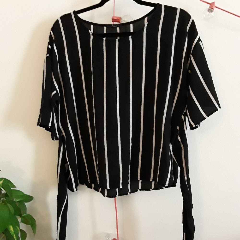 Beautiful Blouse - Picture 3 of 3